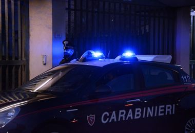 Cagliari. Trova i ladri in casa: stavano tentando di scardinare la cassaforte murata