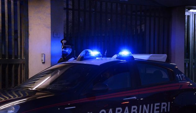 Cagliari. Trova i ladri in casa: stavano tentando di scardinare la cassaforte murata