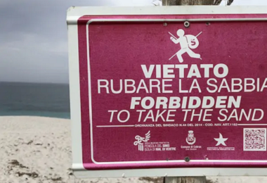 Spiagge sarde depredate: oltre 20 kg prelevati ad Alghero fra sabbia, ciottoli e conchiglie