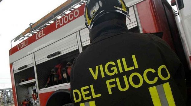 Incendio in appartamento a Cagliari, intervento vigili fuoco 