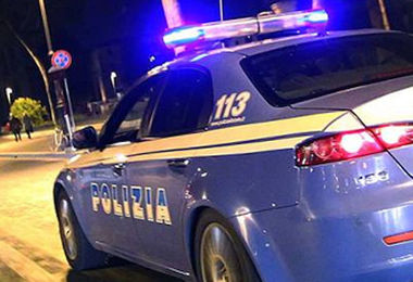Cagliari. Intimidisce la ragazza col coltello e poi minaccia di tagliarsi la lingua: Daspo urbano per 22enne