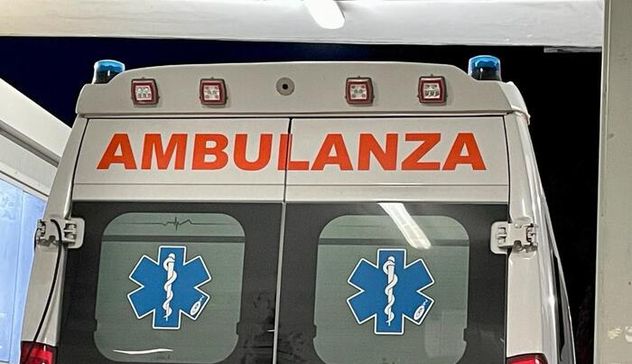 Scontro auto-ambulanza a Platamona, perde la vita una 62enne