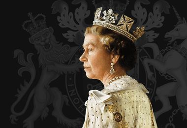 L'omaggio dei potenti alla Regina: 