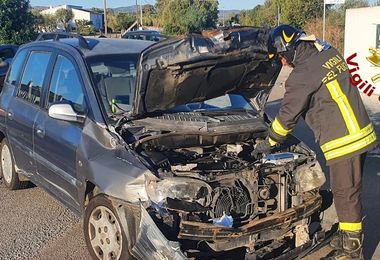 Frontale fra auto e furgone: cinque persone ferite ad Arzachena