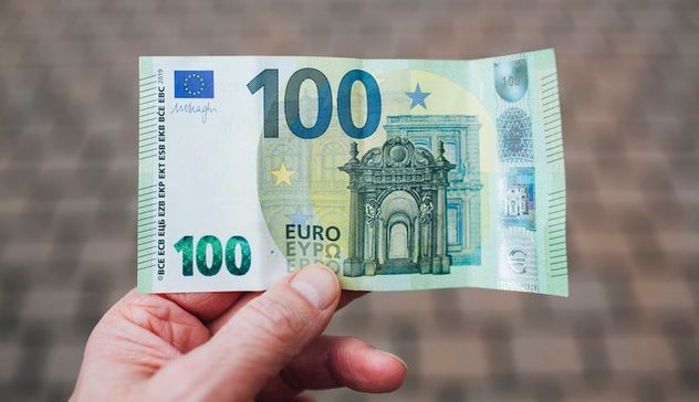 Bonus 200 euro: la Corte dei conti dà l’ok