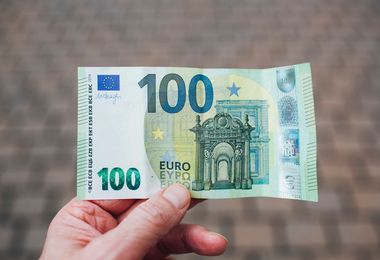 Decreto Aiuto, nuovo bonus da 150 euro: ecco a chi spetta e come funziona